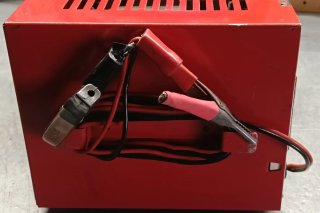 Cargador de Baterías FERVE F-107.