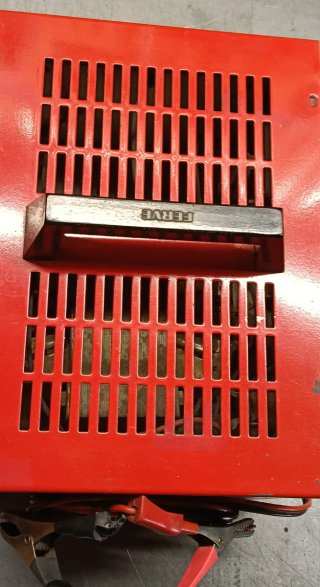 Cargador de Baterías FERVE F-107.