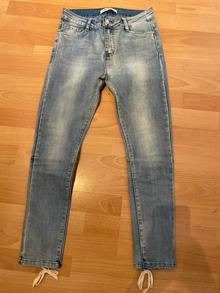 Pantalón vaquero skinny con cordones