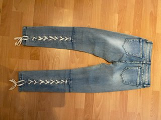 Pantalón vaquero skinny con cordones