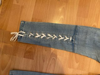 Pantalón vaquero skinny con cordones