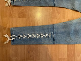 Pantalón vaquero skinny con cordones