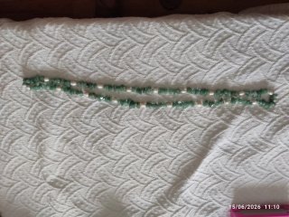 Collar de piedras verdes naturales y perlas de rio