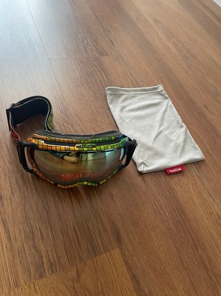 Gafas de esquí con diseño colorido