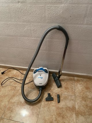 Aspiradora Ufesa Boggi 1600W
