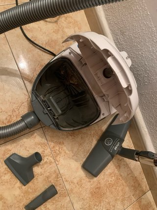 Aspiradora Ufesa Boggi 1600W