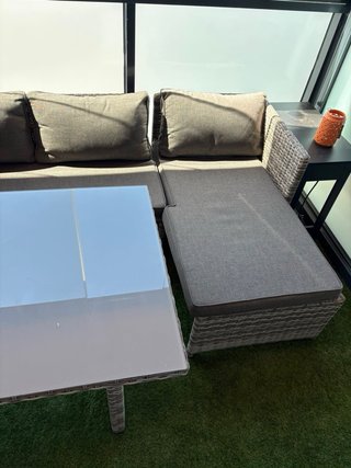 Conjunto terraza: sofá y mesa ratán