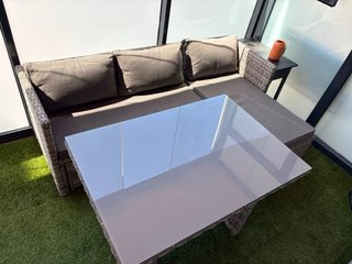 Conjunto terraza: sofá y mesa ratán