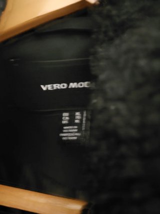 Chaqueta larga negra Vero Moda