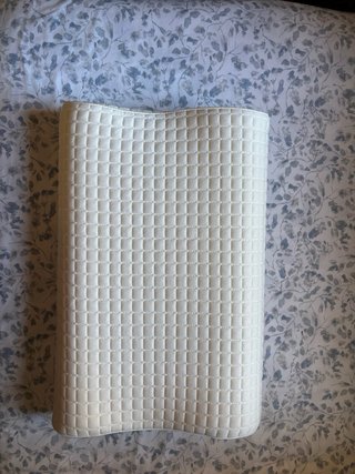 Almohada cervical viscoelástica nueva a estrenar.