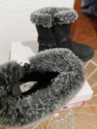 Botines niña negros con pelo