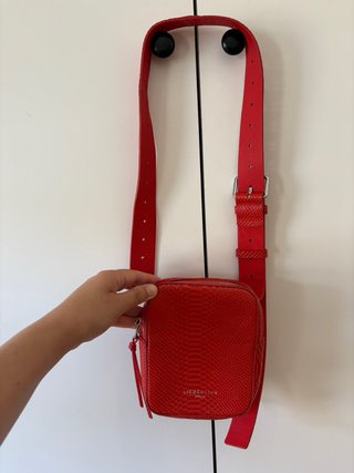 Riñonera de piel roja