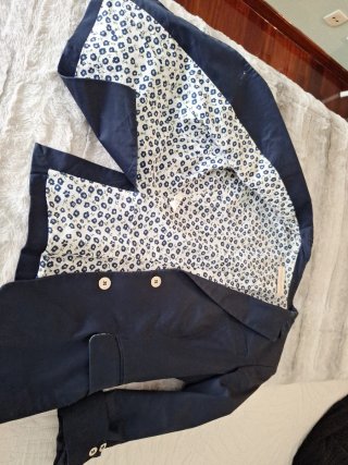Chaqueta azul y vestido azul,blanco y rojo de marc