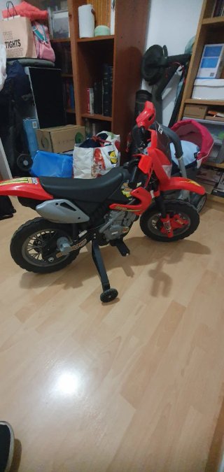 Moto infantil Feber con cargador