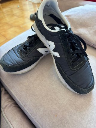 Zapatillas New Balance Negras y Blancas