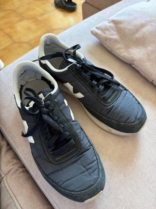 Zapatillas New Balance Negras y Blancas