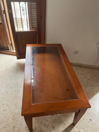 Mesa de centro de madera con cristal