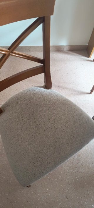 Mesa de comedor y 6 sillas de madera