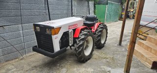 Tractor Ferrari 32CV con remolque