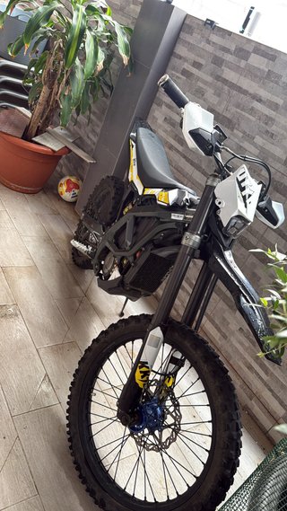 Surron Ultra Bee 2025