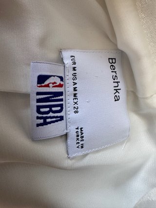 Chaqueta americana blanca con logos como estampado