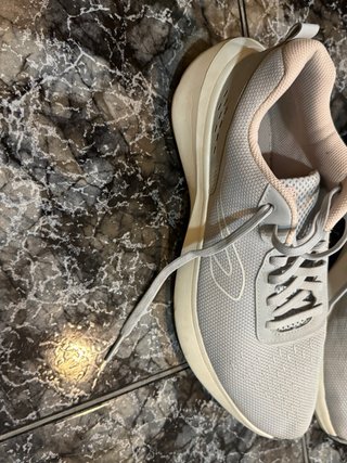 Zapatillas running Kiprun grises y blancas