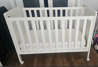 Cuna Indi convertible en cama + colchón