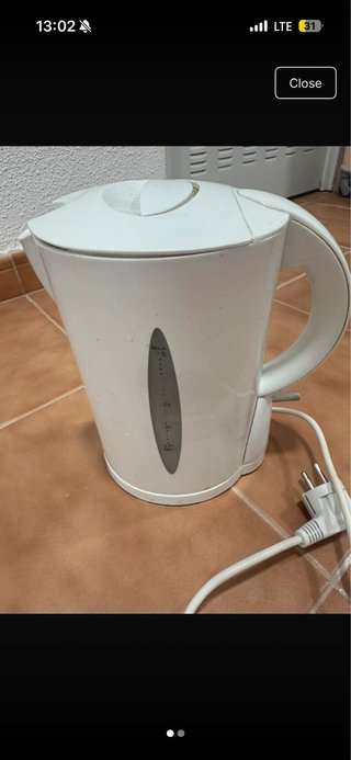 Hervidor eléctrico blanco