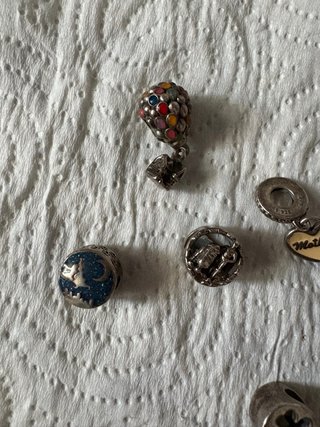 Pulsera Pandora con varios charms