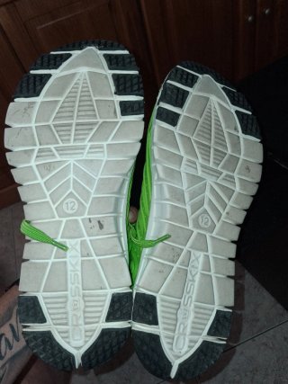 Zapatillas de agua verdes