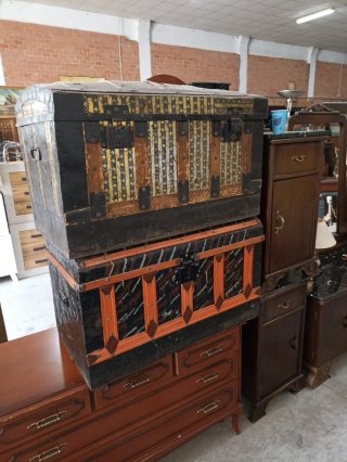 Arcón baúl antiguo madera y metal