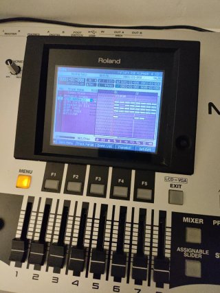 Stazione di produzione Roland MV-8800
