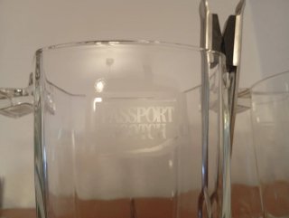 Cubiteras y vasos de whisky