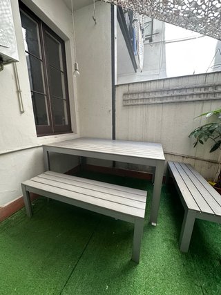 Conjunto mesa y 2 bancos de jardín metal