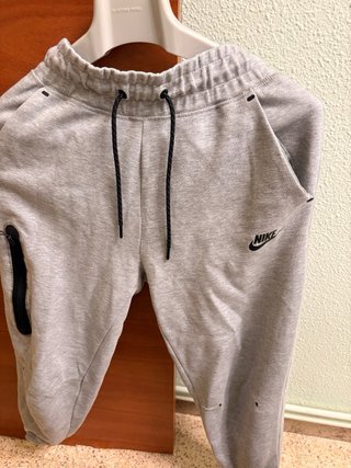 Abito sportivo Nike Tech grigio