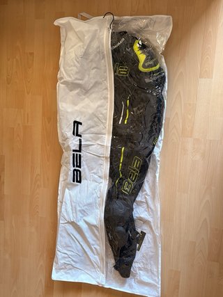 Mono de moto Bela mujer negro y amarillo