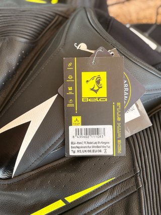 Mono de moto Bela mujer negro y amarillo
