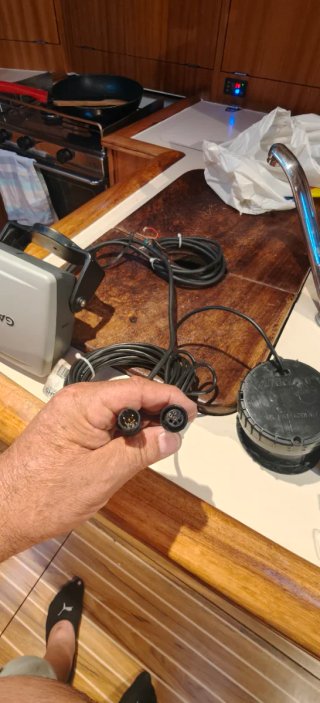 Sonda Garmin Fishfinder 400C con 2 transductores