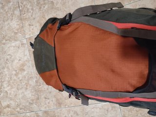Mochila Forclaz 40L Verde y Naranja