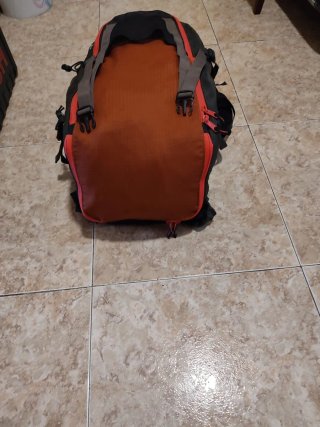 Mochila Forclaz 40L Verde y Naranja