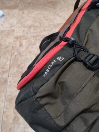 Mochila Forclaz 40L Verde y Naranja