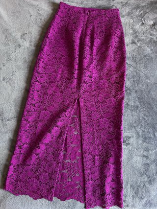 Falda Zara encaje floral fucsia Talla XS