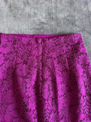 Falda Zara encaje floral fucsia Talla XS