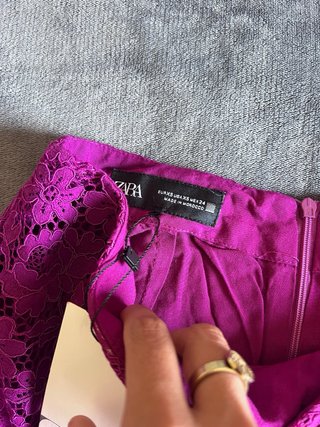 Falda Zara encaje floral fucsia Talla XS