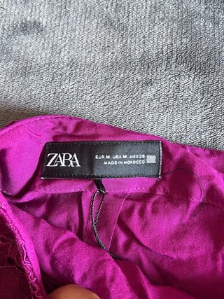Falda Zara encaje floral fucsia Talla M