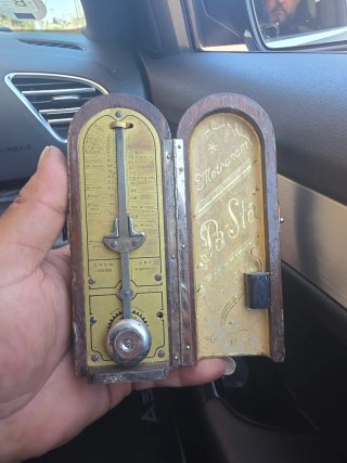 Metrónomo Pa-Sta antiguo de madera