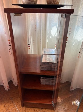 Mueble madera y cristal