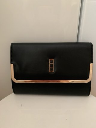 Bolso de fiesta negro y dorado