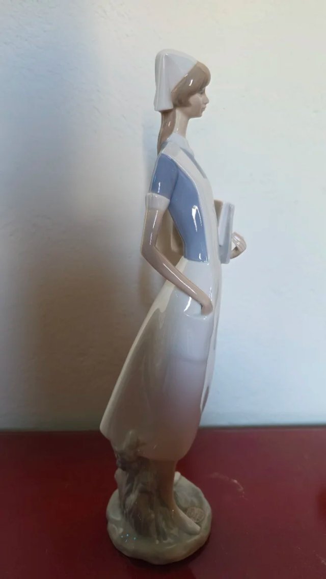 Figura Porcelana Lladro Enfermera