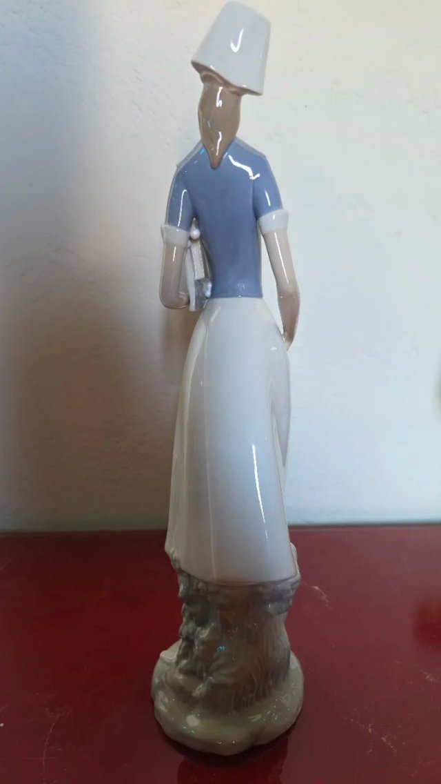 Figura Porcelana Lladro Enfermera
